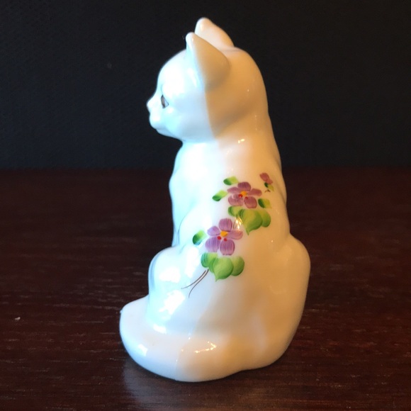 Fenton Signed Hand Painted Milk White Cat - Picture 2 of 5